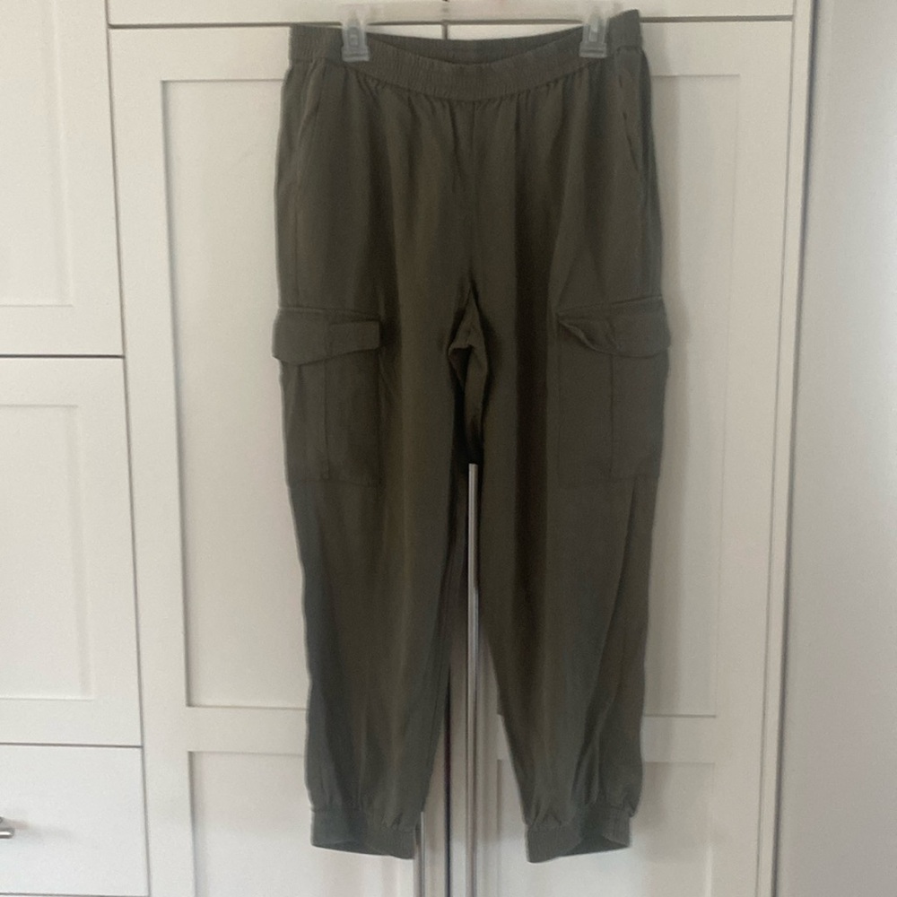 BCBG Maxaria Cargo Pants with Elasticic Waist and Cuffs